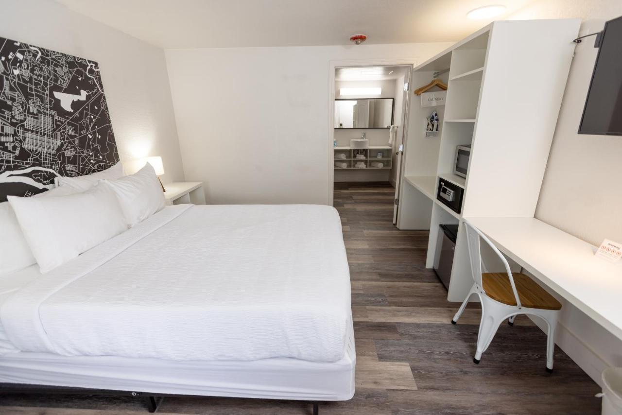 Golden Isles Inn & Suites Брунсуик Екстериор снимка