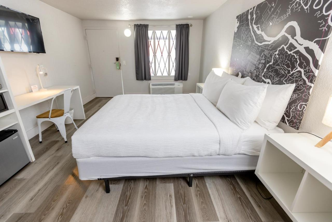 Golden Isles Inn & Suites Брунсуик Екстериор снимка
