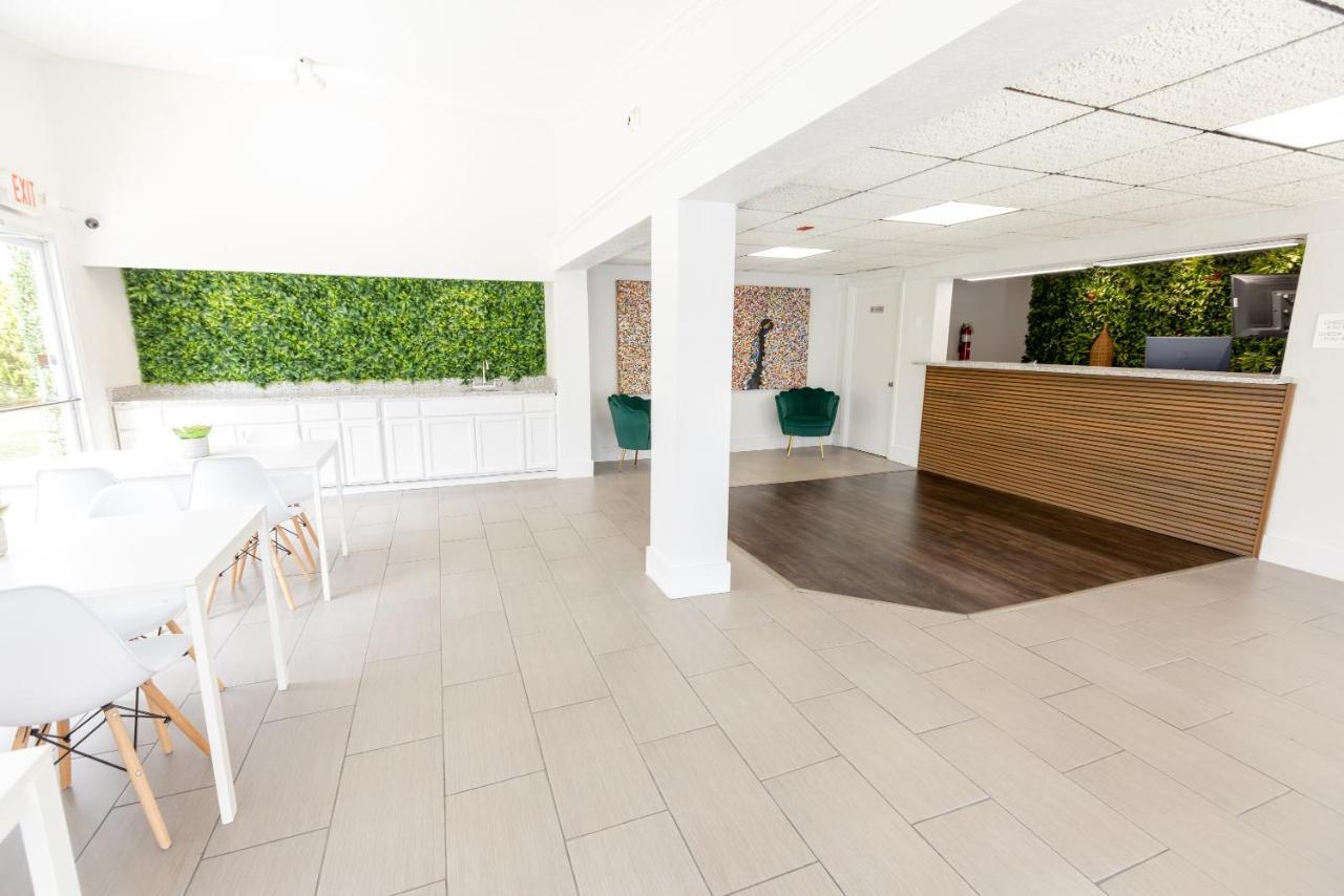 Golden Isles Inn & Suites Брунсуик Екстериор снимка