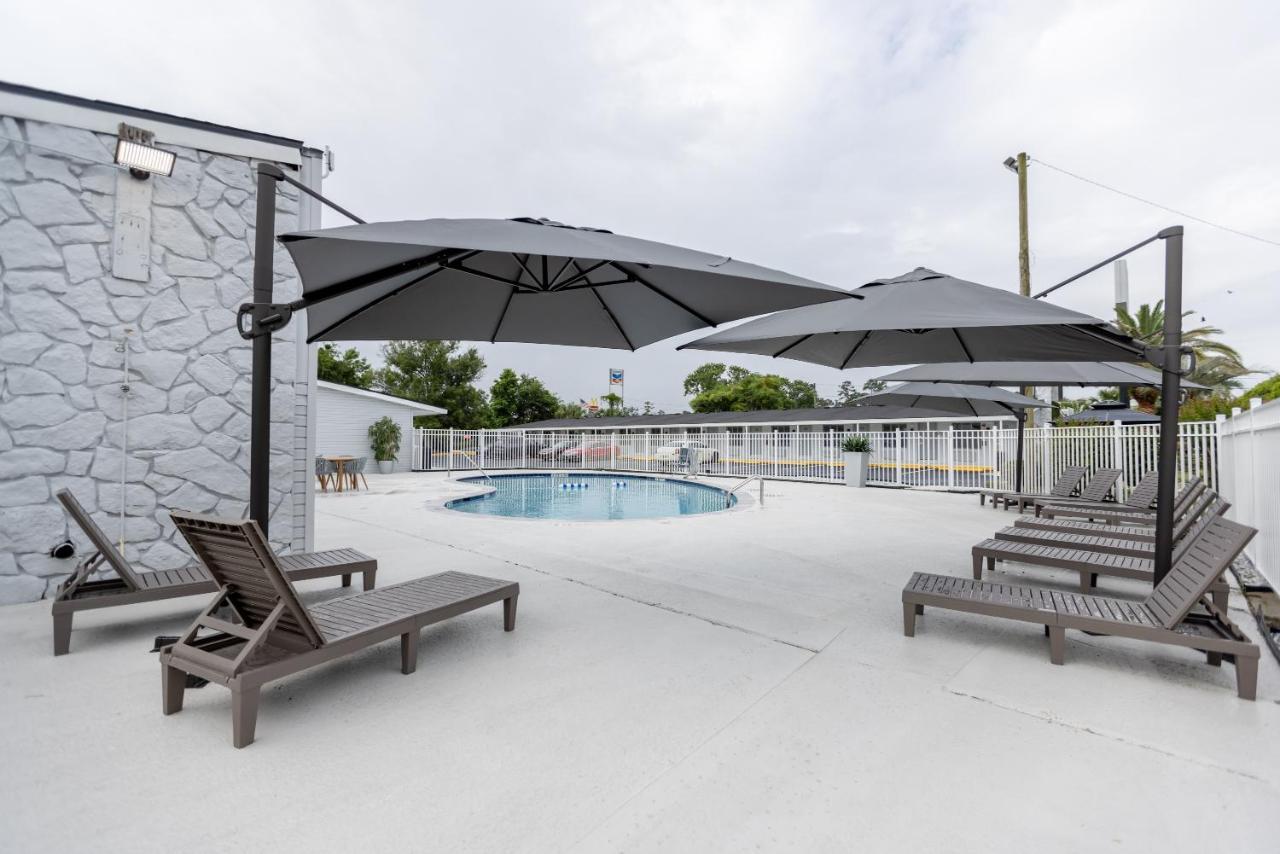 Golden Isles Inn & Suites Брунсуик Екстериор снимка
