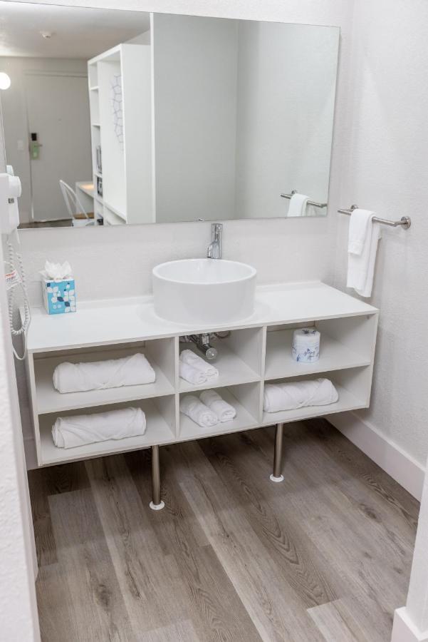 Golden Isles Inn & Suites Брунсуик Екстериор снимка