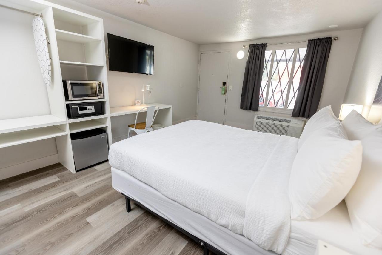 Golden Isles Inn & Suites Брунсуик Екстериор снимка