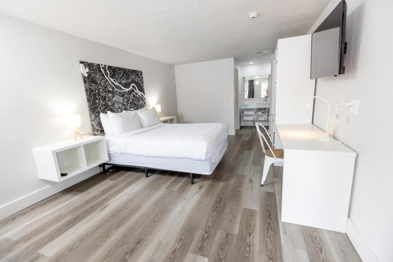 Golden Isles Inn & Suites Брунсуик Екстериор снимка
