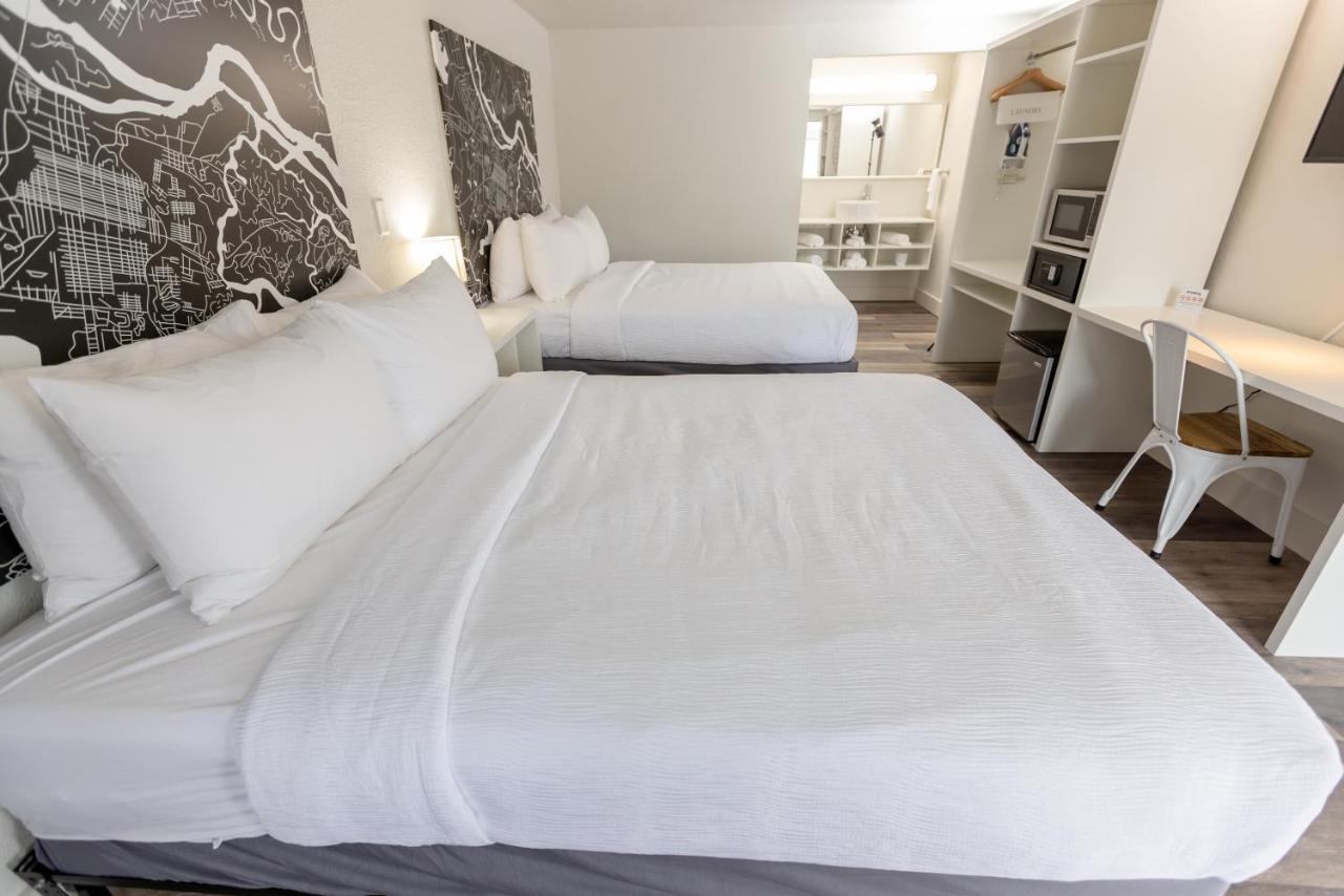 Golden Isles Inn & Suites Брунсуик Екстериор снимка