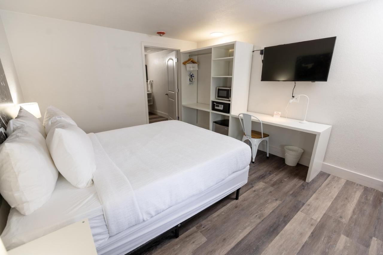 Golden Isles Inn & Suites Брунсуик Екстериор снимка