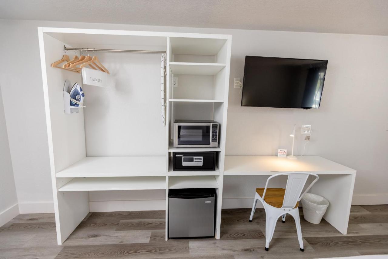 Golden Isles Inn & Suites Брунсуик Екстериор снимка