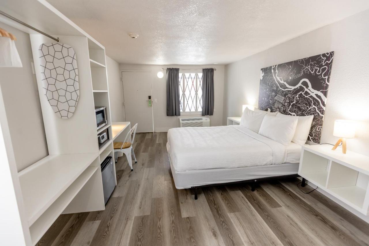 Golden Isles Inn & Suites Брунсуик Екстериор снимка